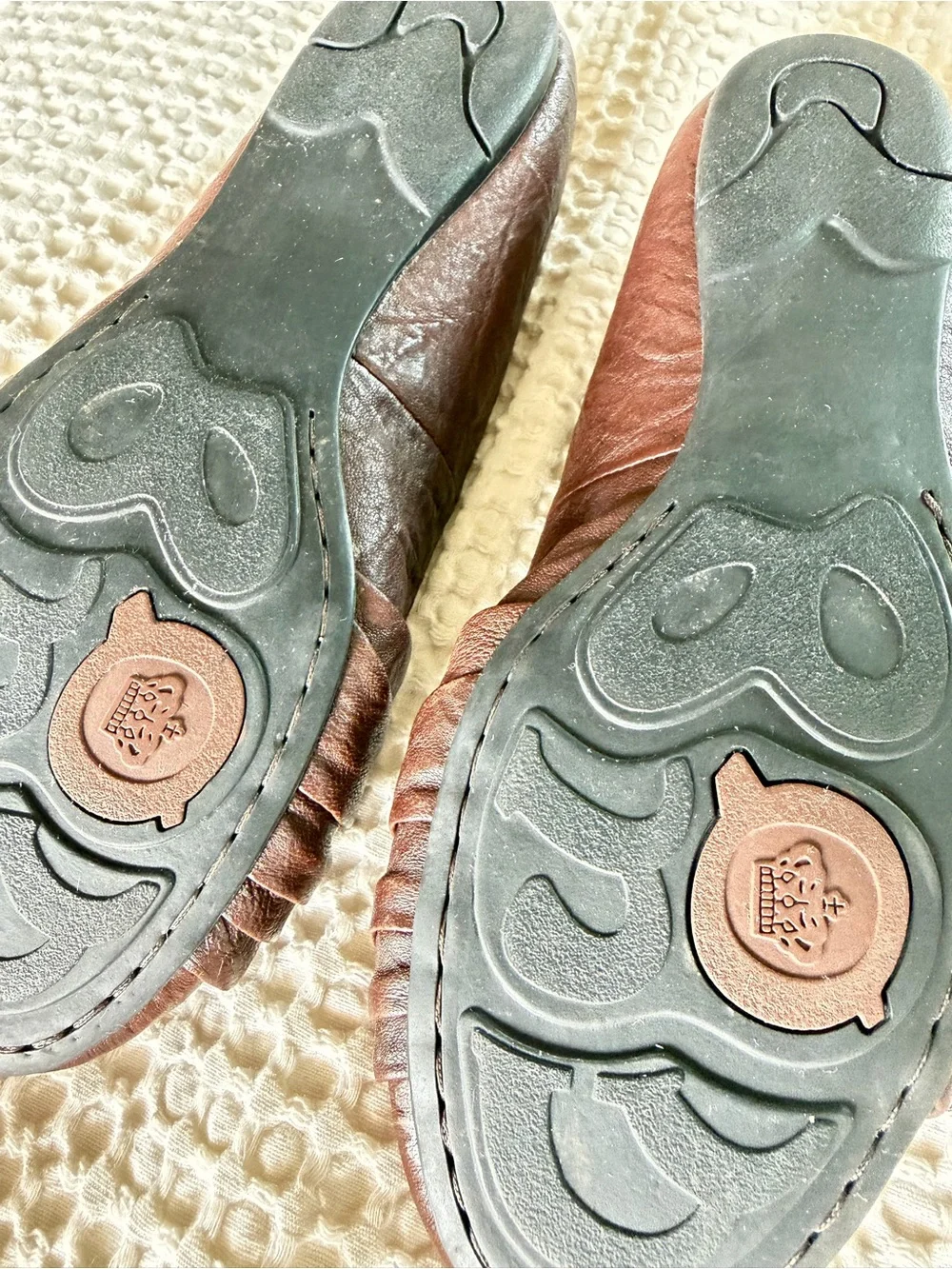 Børn Brown Leather Y2K Bow Ballet Flats size 8 w/ Leopard Lining